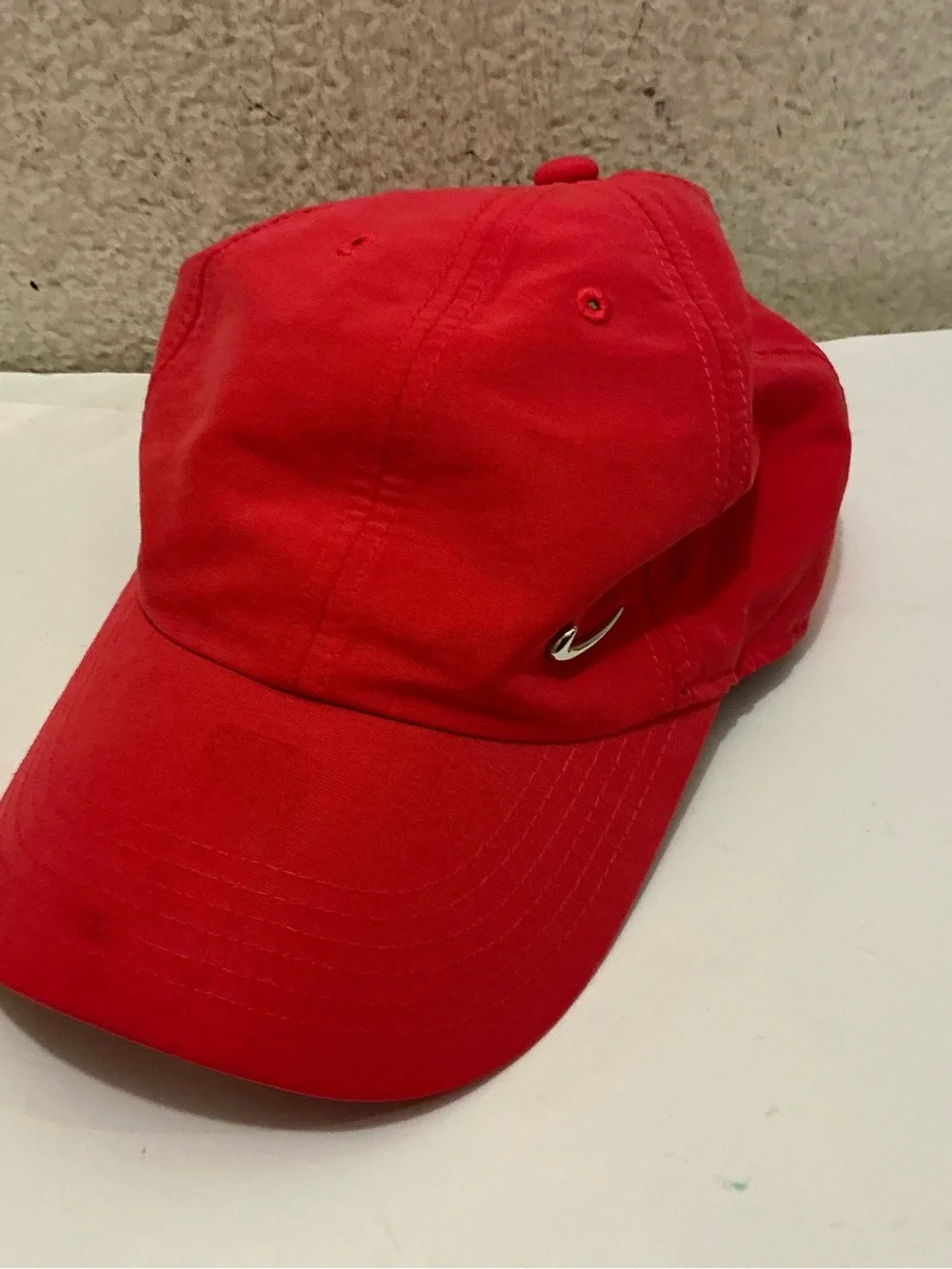Nike Red Men’s Baseball Cap with Silver Swoosh